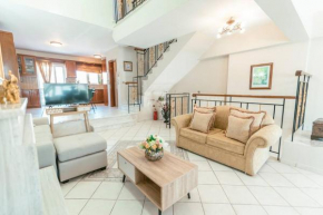 Rena's Center House